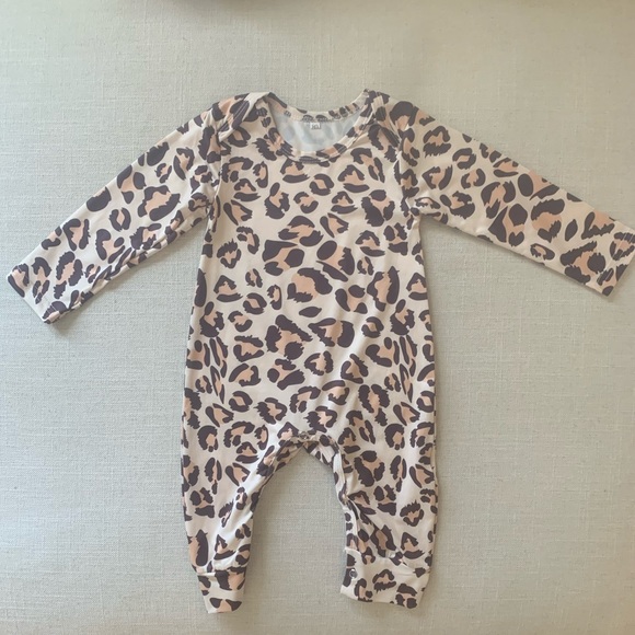 Other - Baby girl leopard animal print romper size 80 12 m